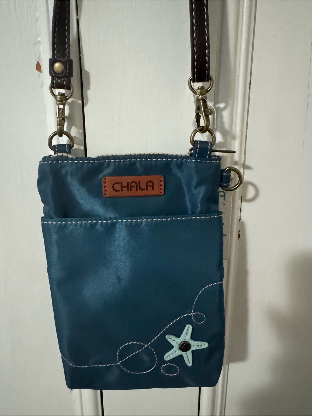 Chala Turtle Venture Crossbody Bag NEW - Picture 4 of 9